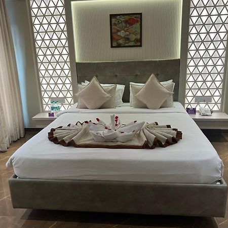 Vits Shalimar, Ankleshwar Hotel Kültér fotó