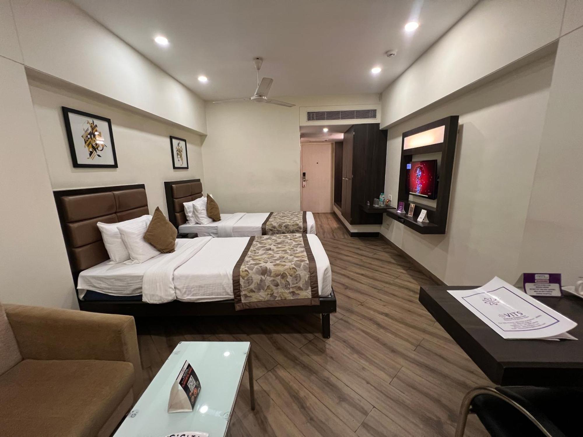 Vits Shalimar, Ankleshwar Hotel Kültér fotó
