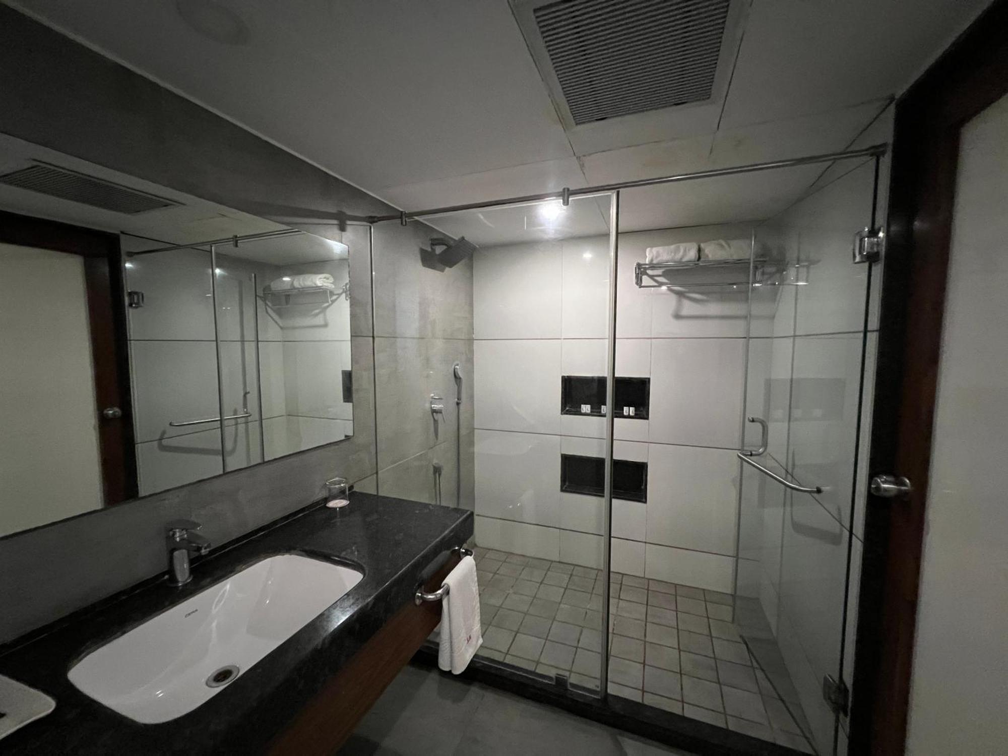 Vits Shalimar, Ankleshwar Hotel Kültér fotó
