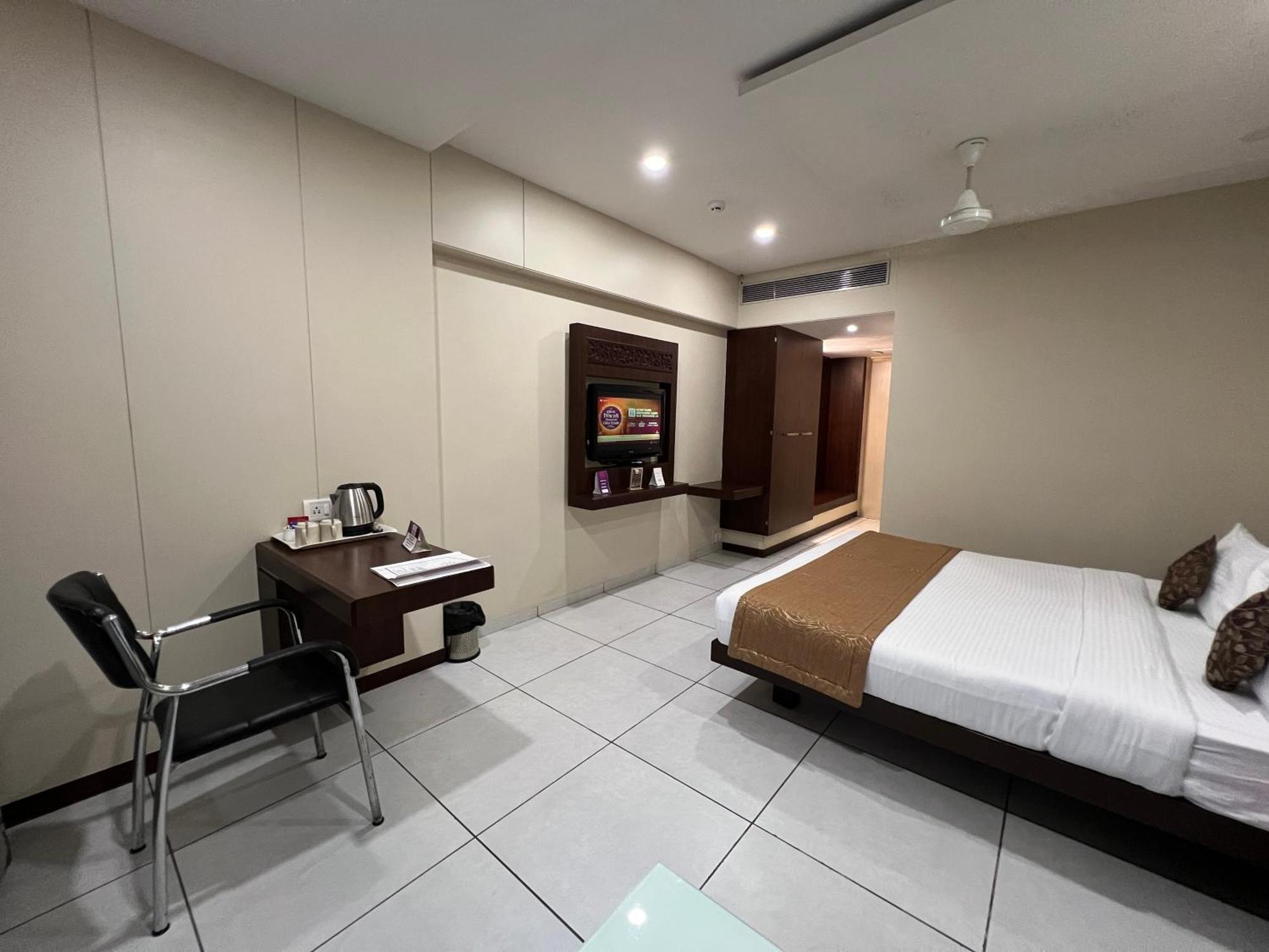Vits Shalimar, Ankleshwar Hotel Kültér fotó