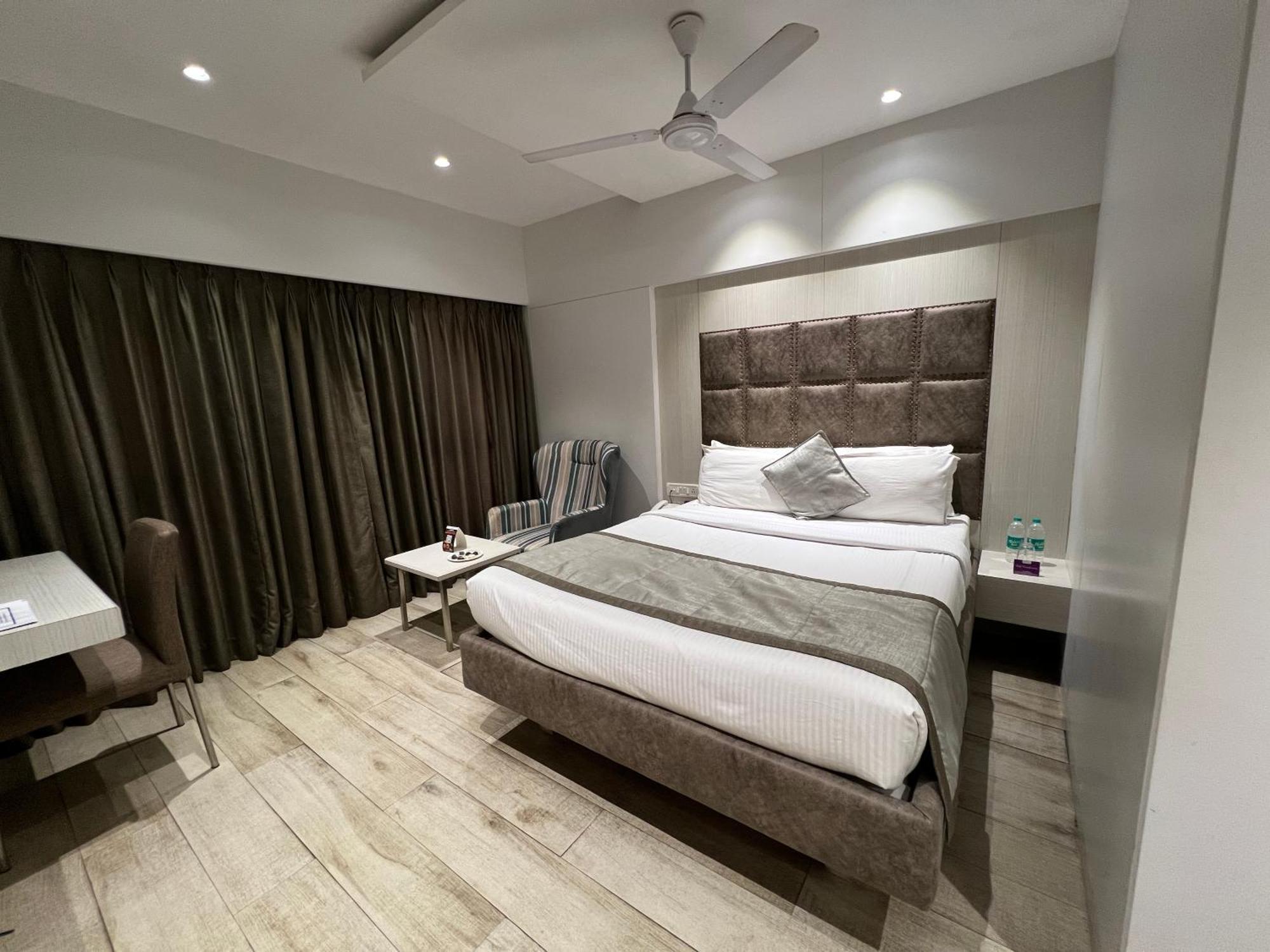Vits Shalimar, Ankleshwar Hotel Kültér fotó