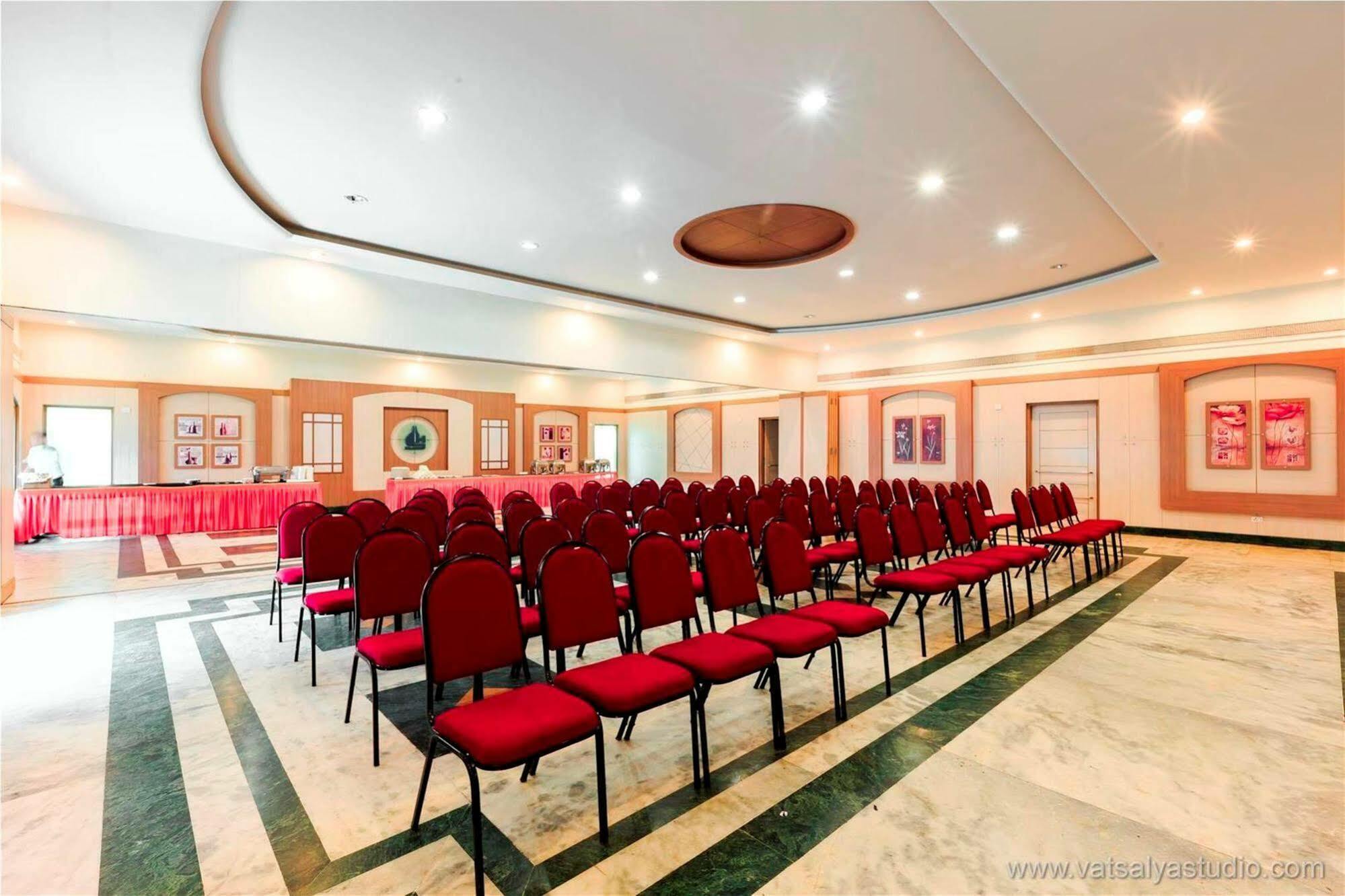 Vits Shalimar, Ankleshwar Hotel Kültér fotó