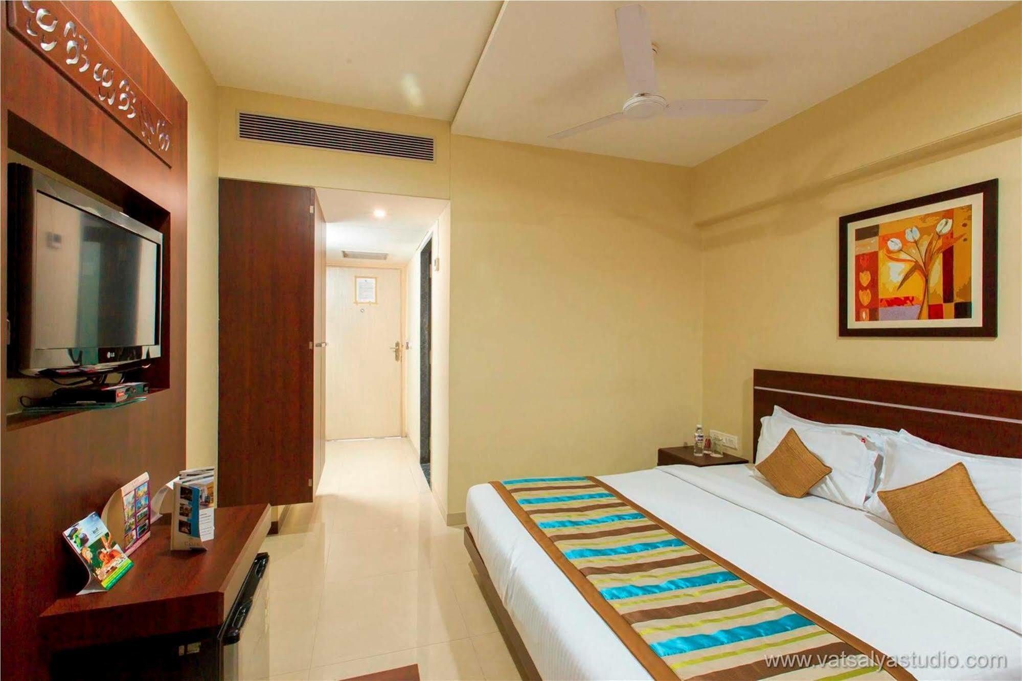 Vits Shalimar, Ankleshwar Hotel Kültér fotó