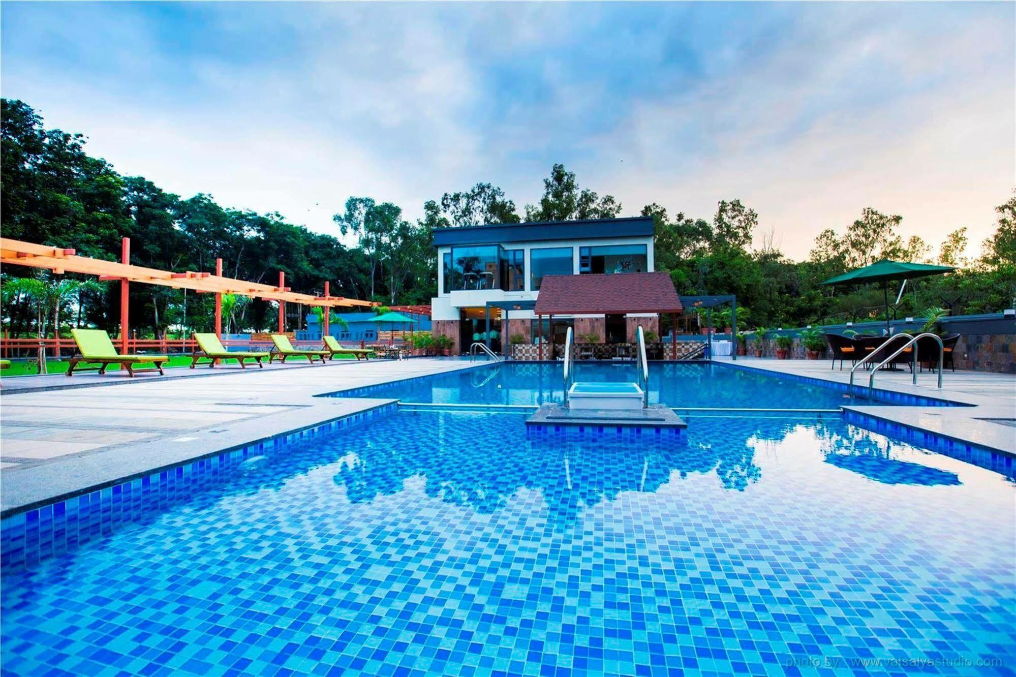 Vits Shalimar, Ankleshwar Hotel Kültér fotó