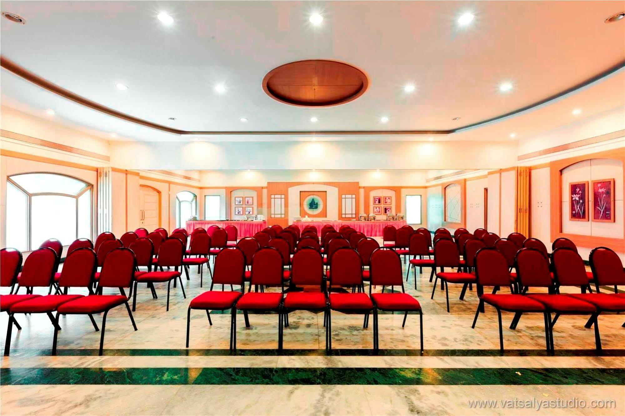 Vits Shalimar, Ankleshwar Hotel Kültér fotó