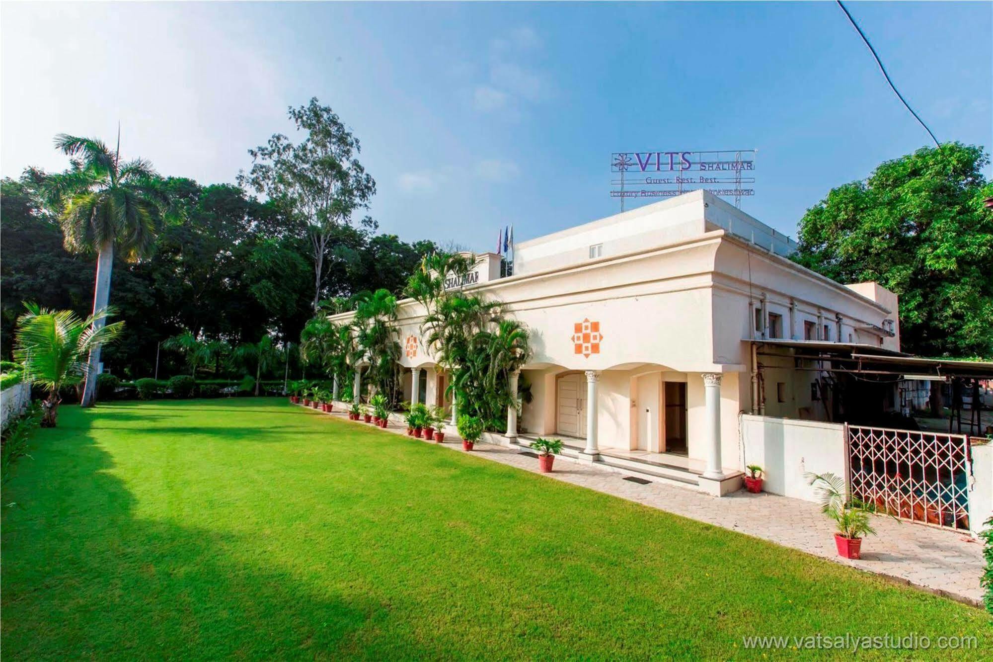 Vits Shalimar, Ankleshwar Hotel Kültér fotó