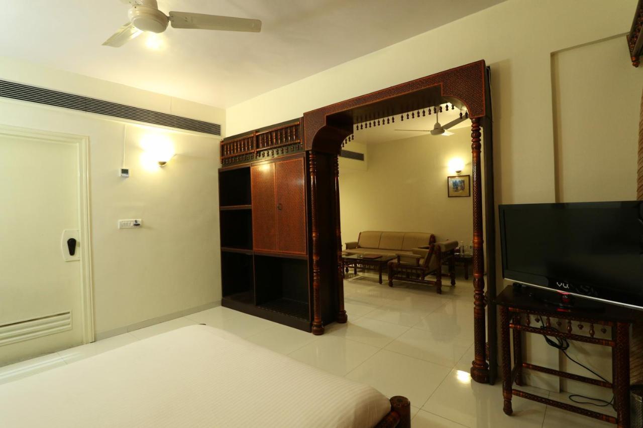 Vits Shalimar, Ankleshwar Hotel Kültér fotó